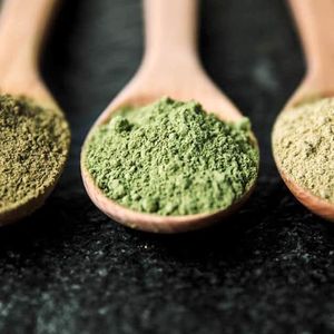 Different strains of kratom powder in spoons