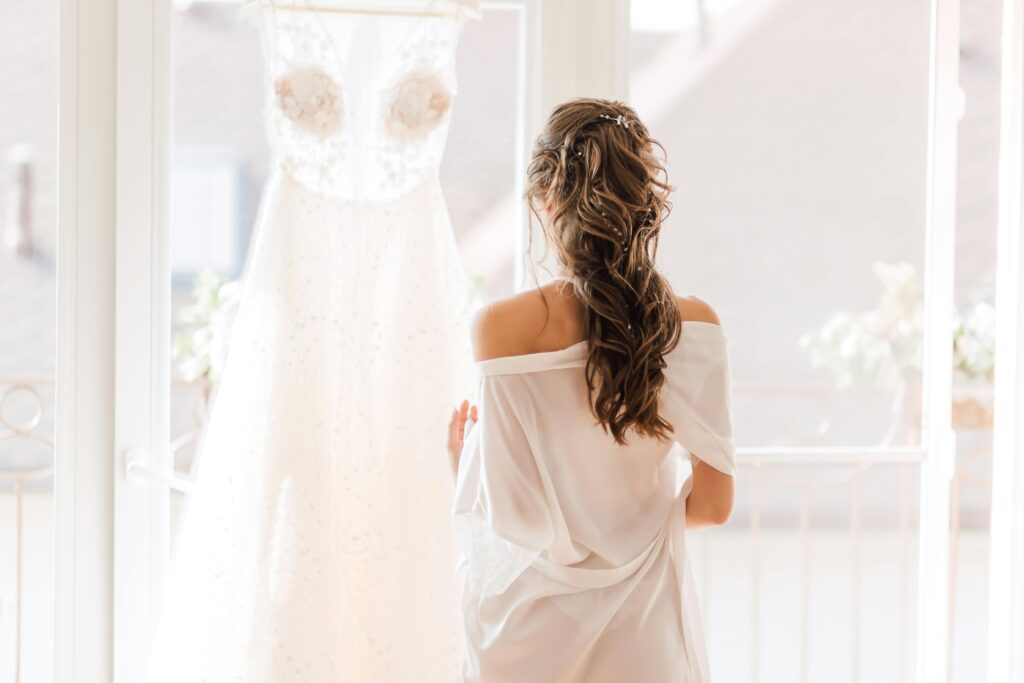How to Choose the Perfect Hairstyle to Match Your Wedding Dress?