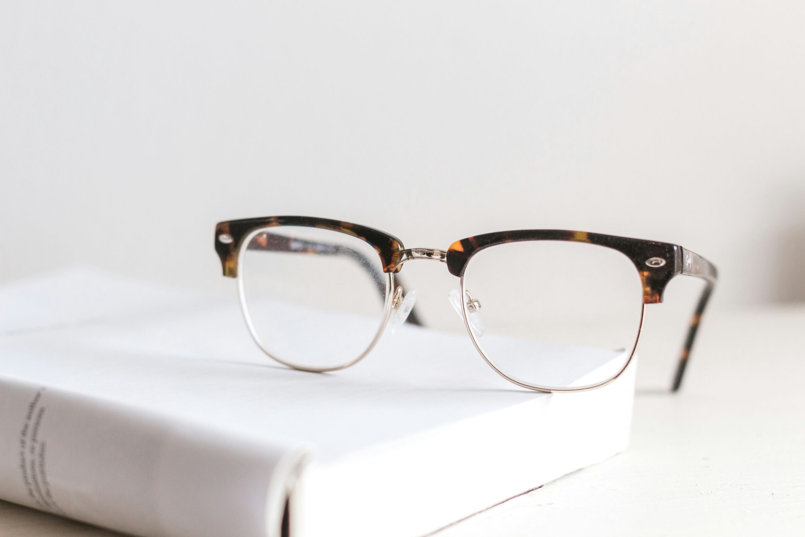Top Online Glasses Services That Can Ship Prescription Lenses by Tomorrow