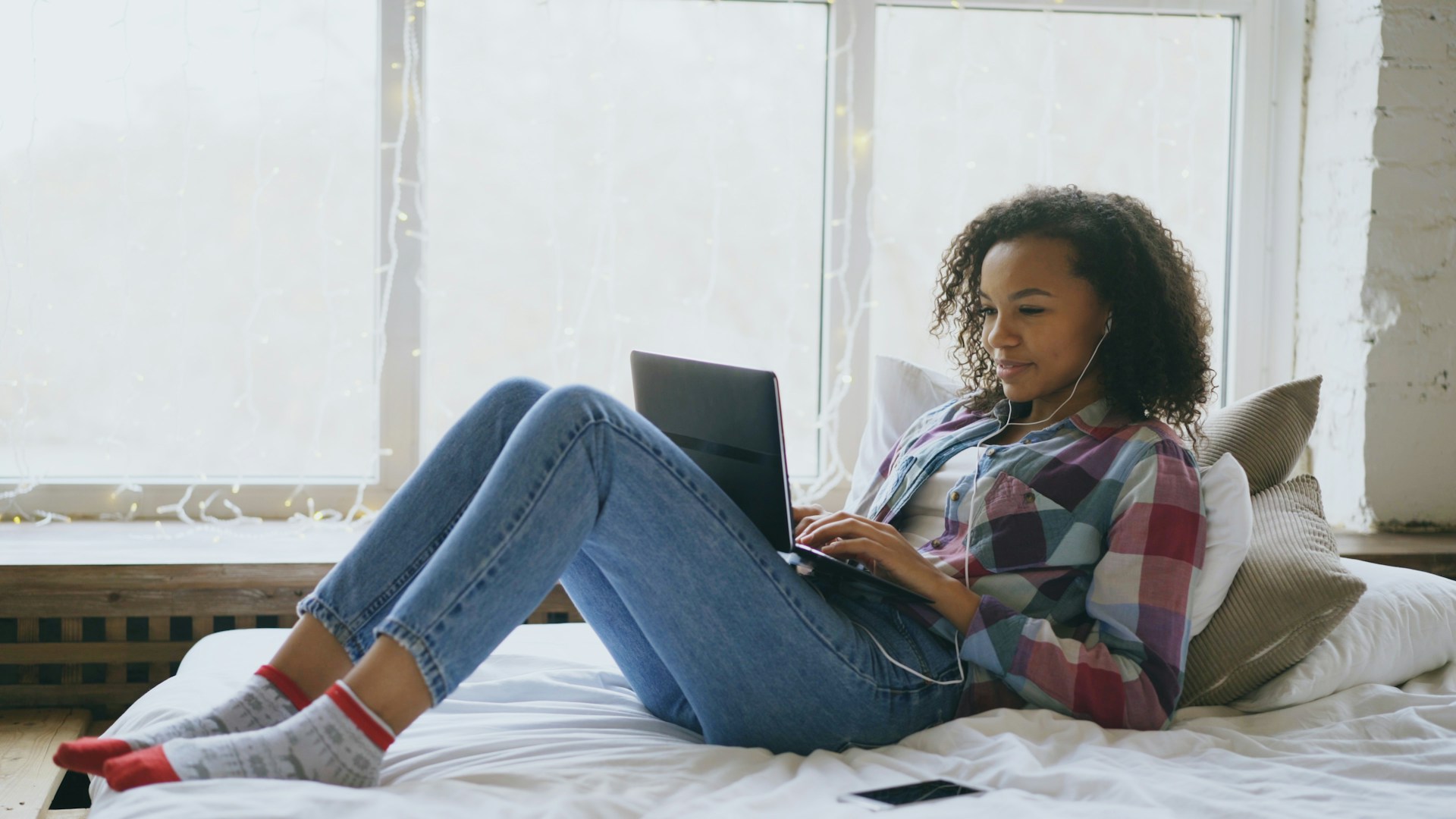 The Role of Chatbots and Virtual Assistants in Modern Relationships