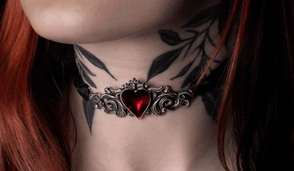 Gothic choker with red heart pendant