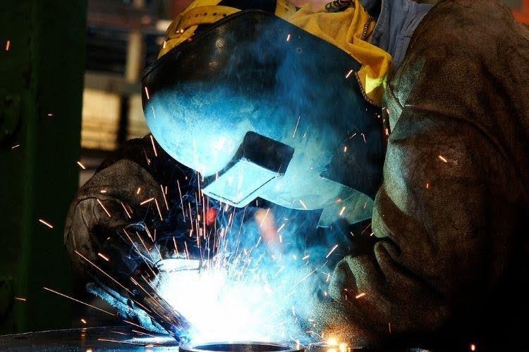Top Auto-Darkening Welding Lenses Reviewed: Comparing Comfort, Safety, and Craftsmanship